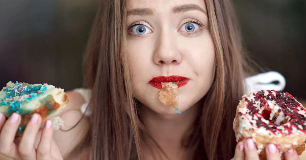 ¿Cómo puedo controlar la ansiedad que me da por comer en la noche de forma natural?