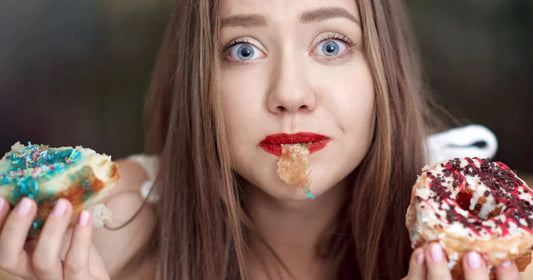 ¿Cómo puedo controlar la ansiedad que me da por comer en la noche de forma natural?
