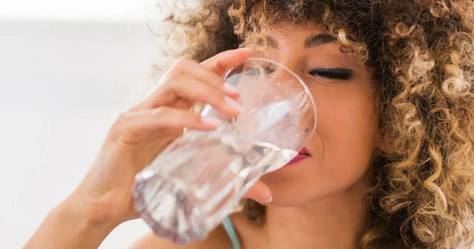 ¿Qué puedo hacer para dejar de retener líquidos y desinflamar el abdomen de manera natural?